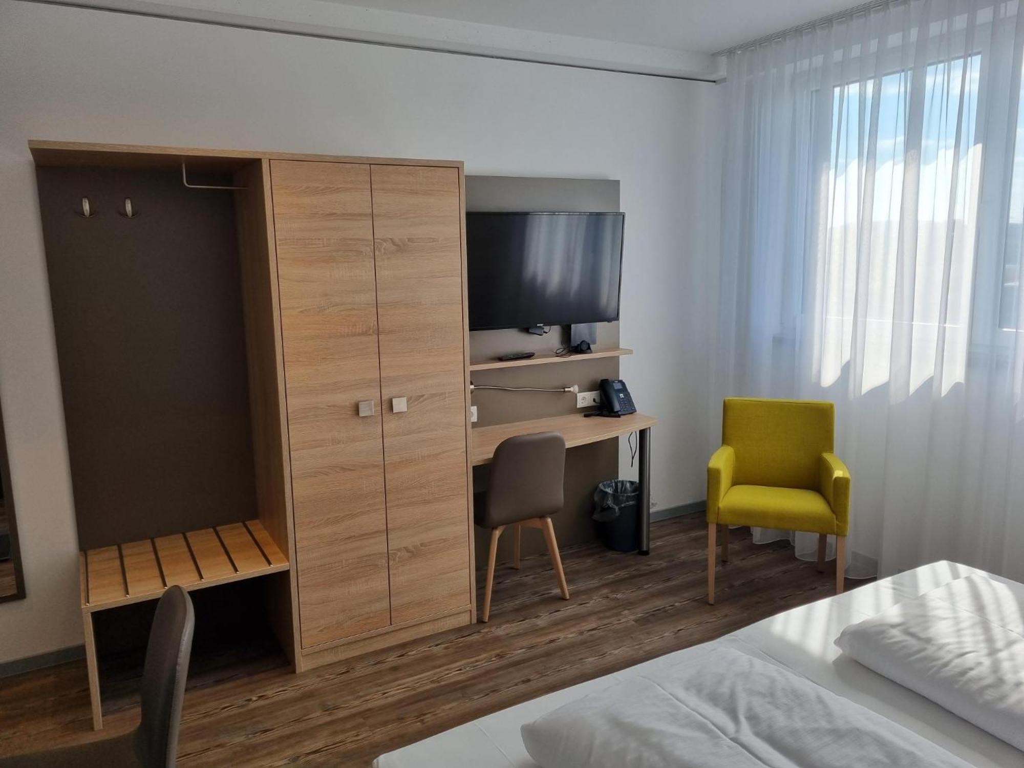 Aparthotel Avangard Living Fitness & Spa 포르히하임 외부 사진